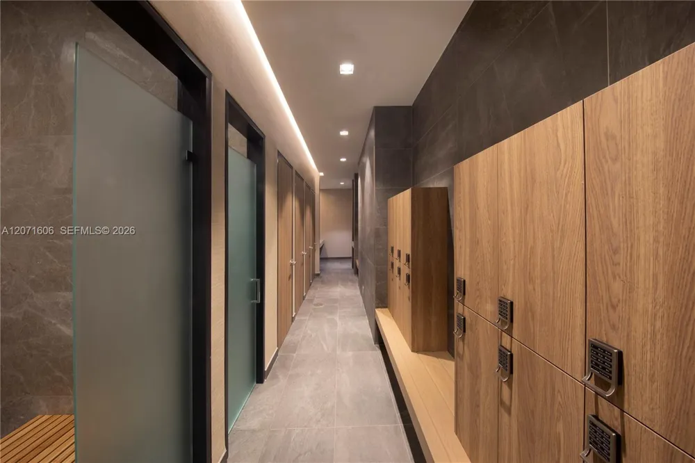 16385 Biscayne Blvd #521 North Miami Beach, FL 33160