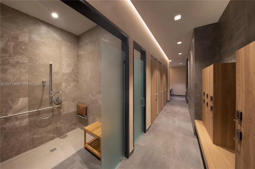 16385 Biscayne Blvd #521 North Miami Beach, FL 33160