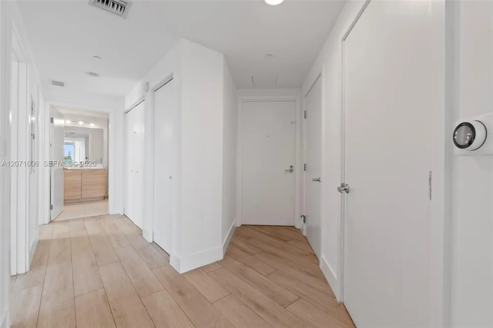 16385 Biscayne Blvd #521 North Miami Beach, FL 33160