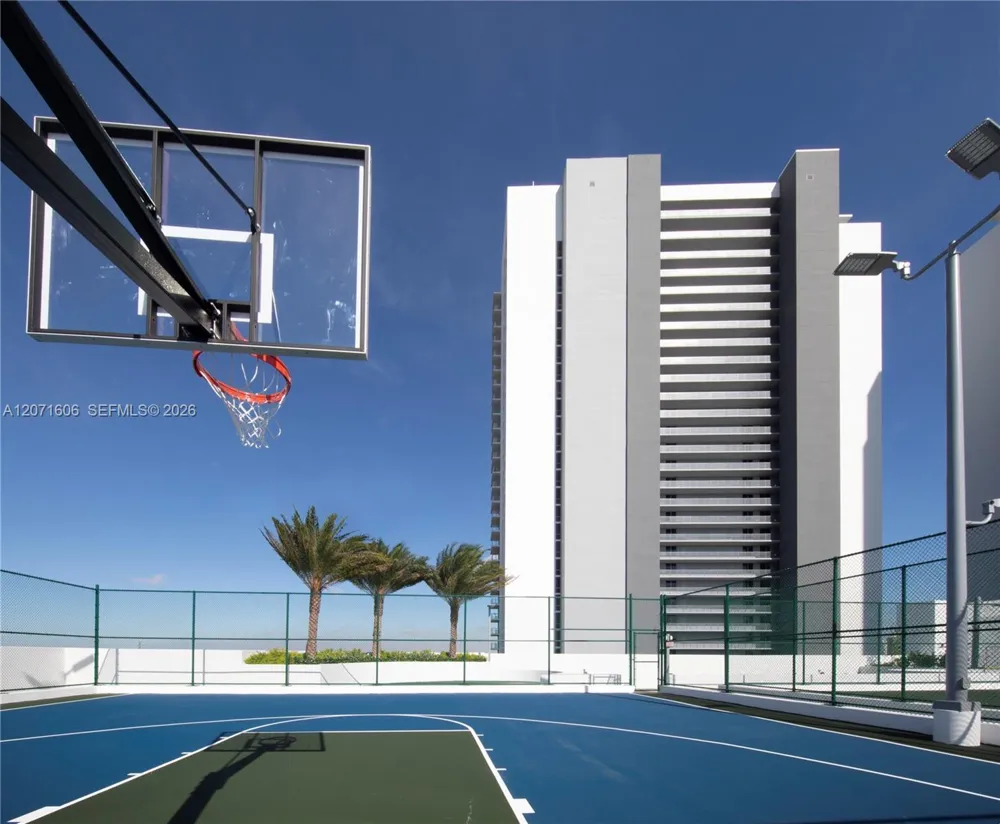 16385 Biscayne Blvd #521 North Miami Beach, FL 33160