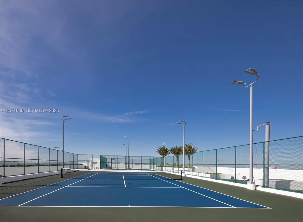 16385 Biscayne Blvd #521 North Miami Beach, FL 33160