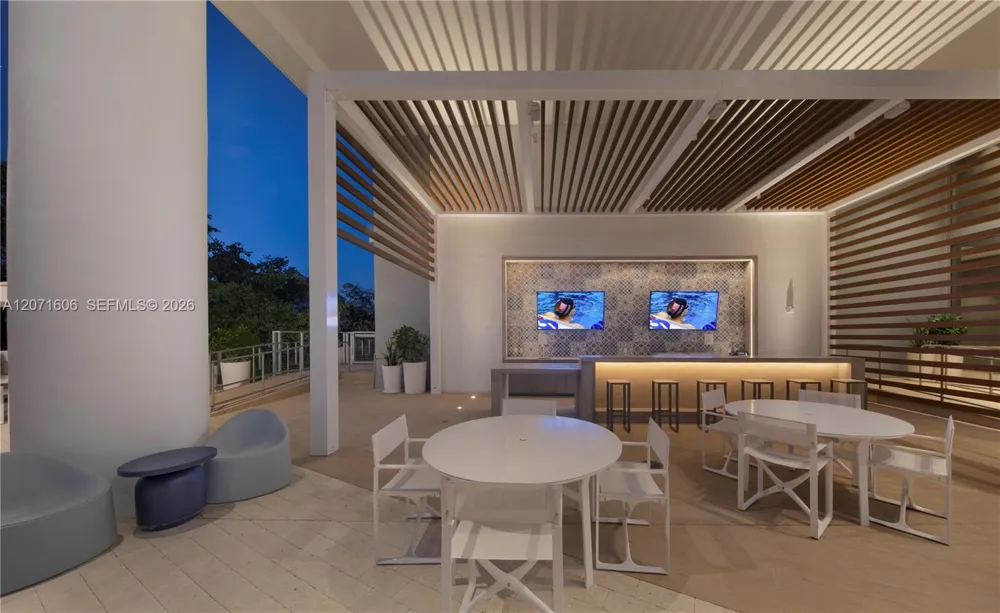 16385 Biscayne Blvd #521 North Miami Beach, FL 33160