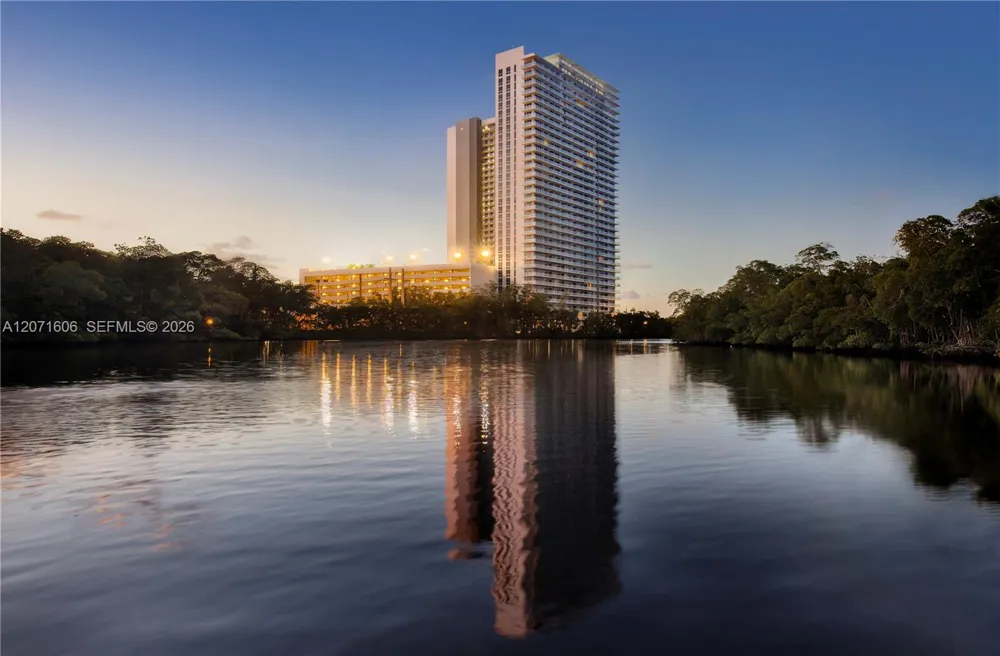 16385 Biscayne Blvd #521 North Miami Beach, FL 33160