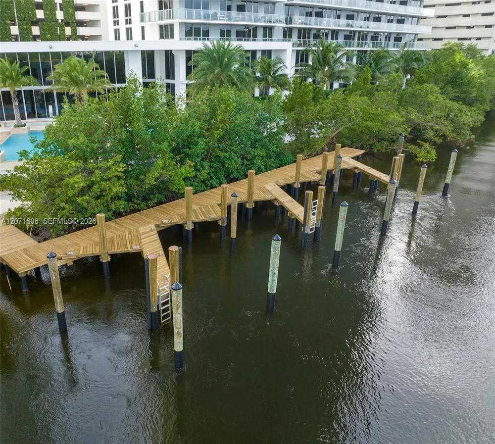16385 Biscayne Blvd #521 North Miami Beach, FL 33160