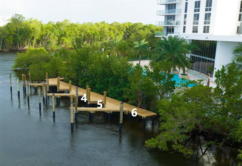 16385 Biscayne Blvd #521 North Miami Beach, FL 33160
