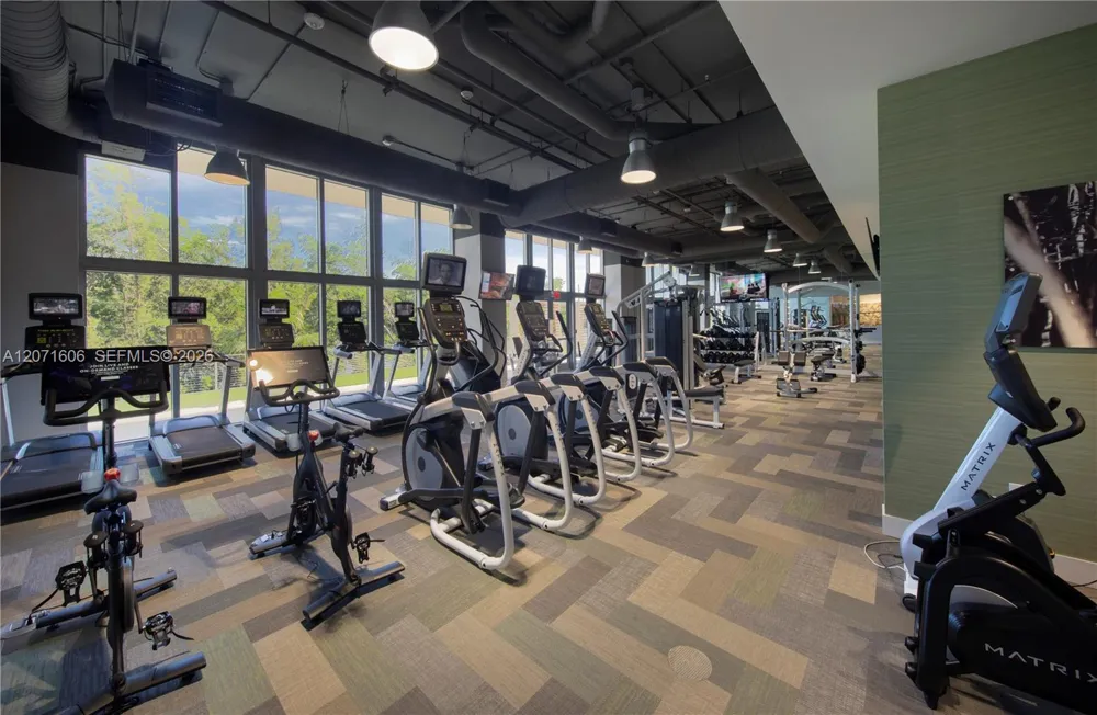 16385 Biscayne Blvd #521 North Miami Beach, FL 33160