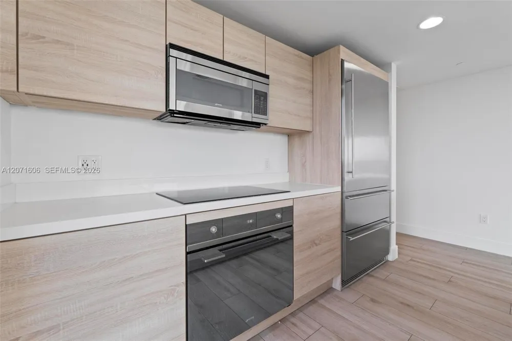 16385 Biscayne Blvd #521 North Miami Beach, FL 33160