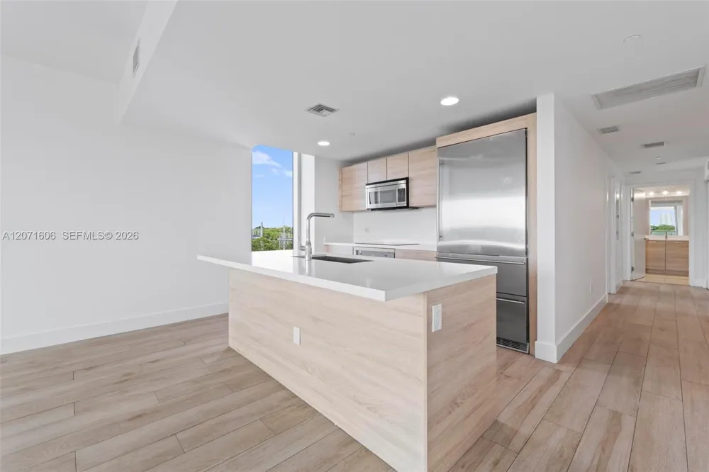16385 Biscayne Blvd #521 North Miami Beach, FL 33160