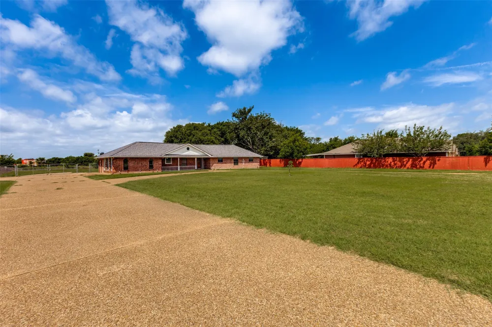 13740 Vida Lane Dallas, TX 75253