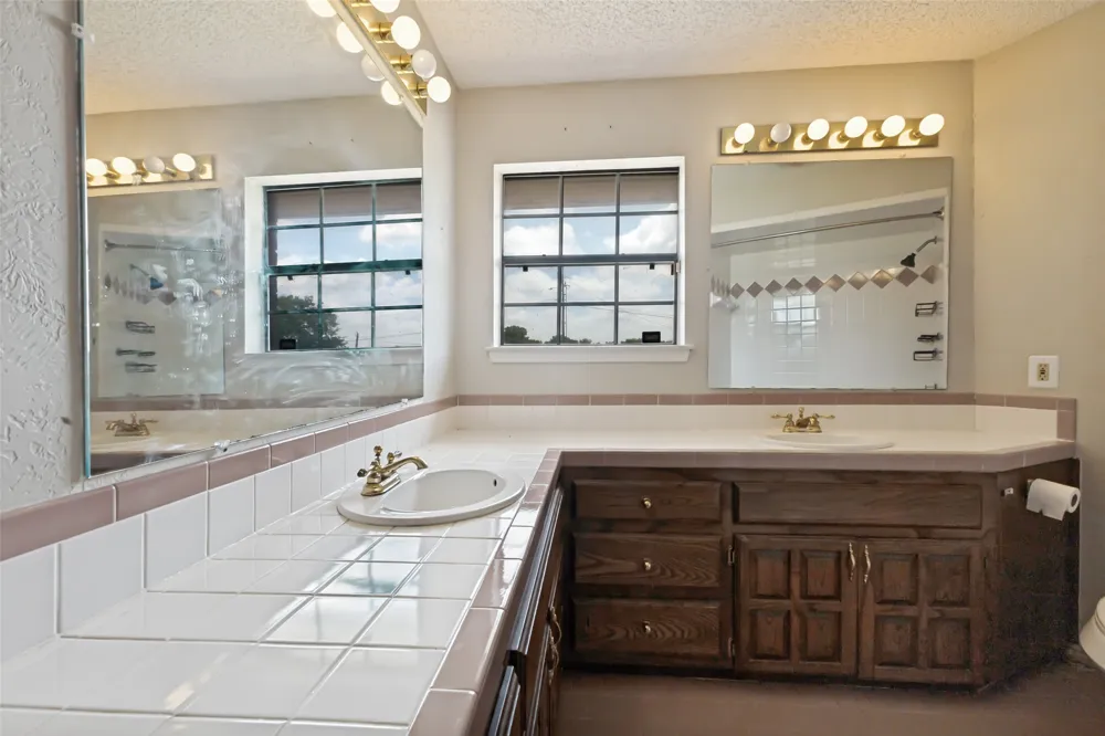13740 Vida Lane Dallas, TX 75253