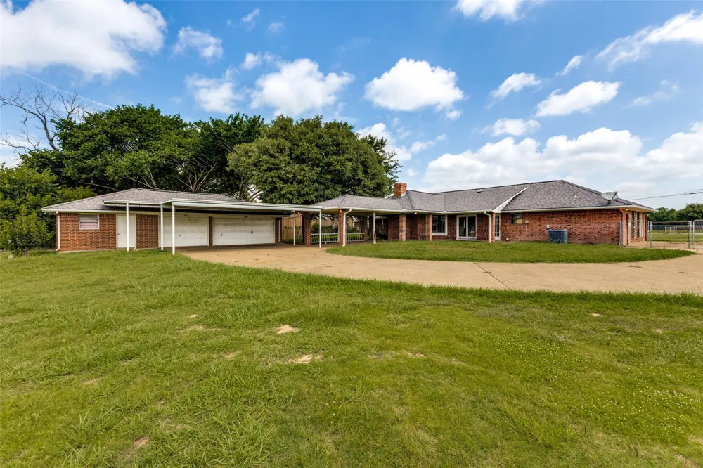 13740 Vida Lane Dallas, TX 75253
