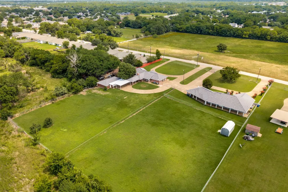 13740 Vida Lane Dallas, TX 75253