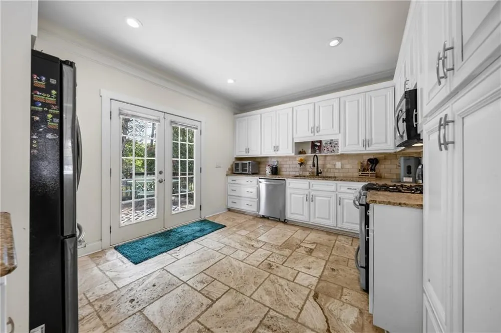 2872 Summit Crest Lane Snellville, GA 30078