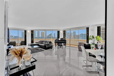 3000 Island Blvd #1106