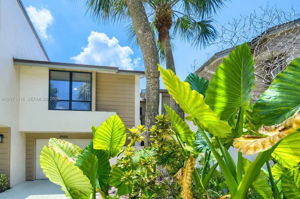 5988 Glendale Boca Raton, FL 33433