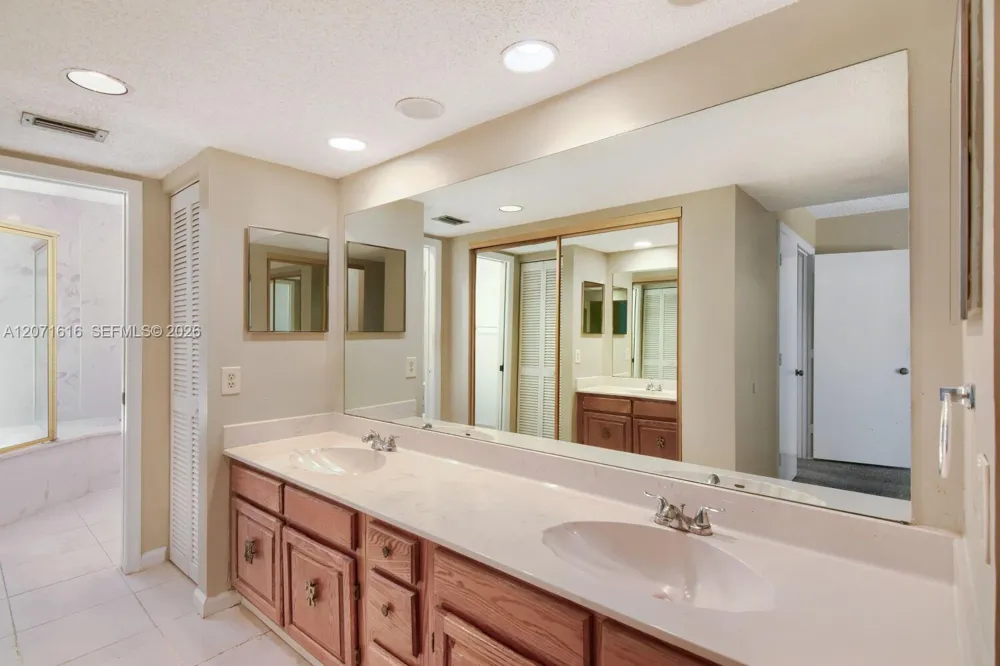 5988 Glendale Boca Raton, FL 33433