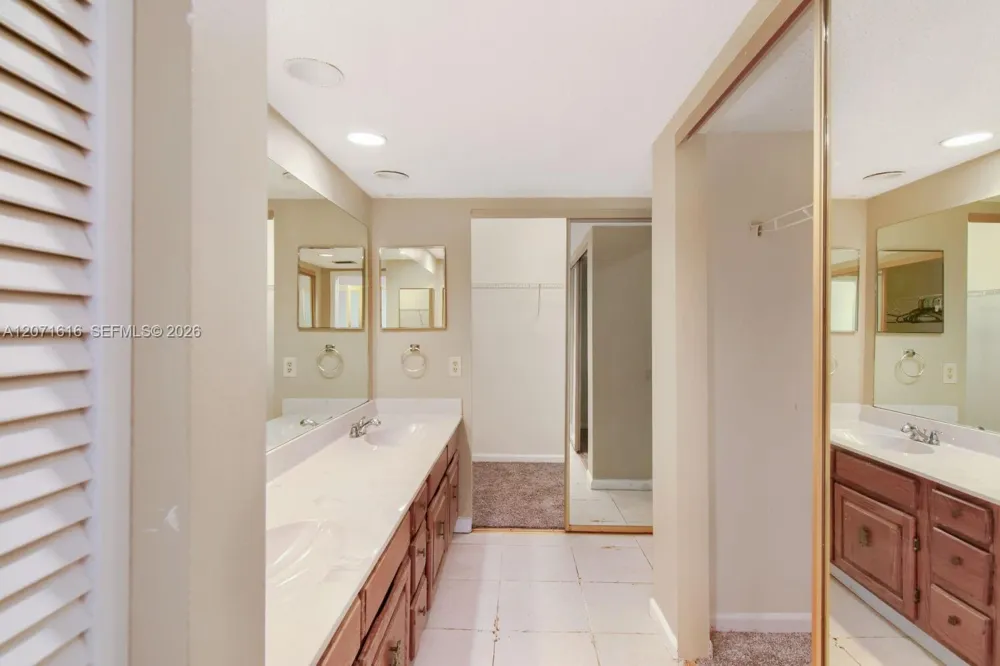 5988 Glendale Boca Raton, FL 33433