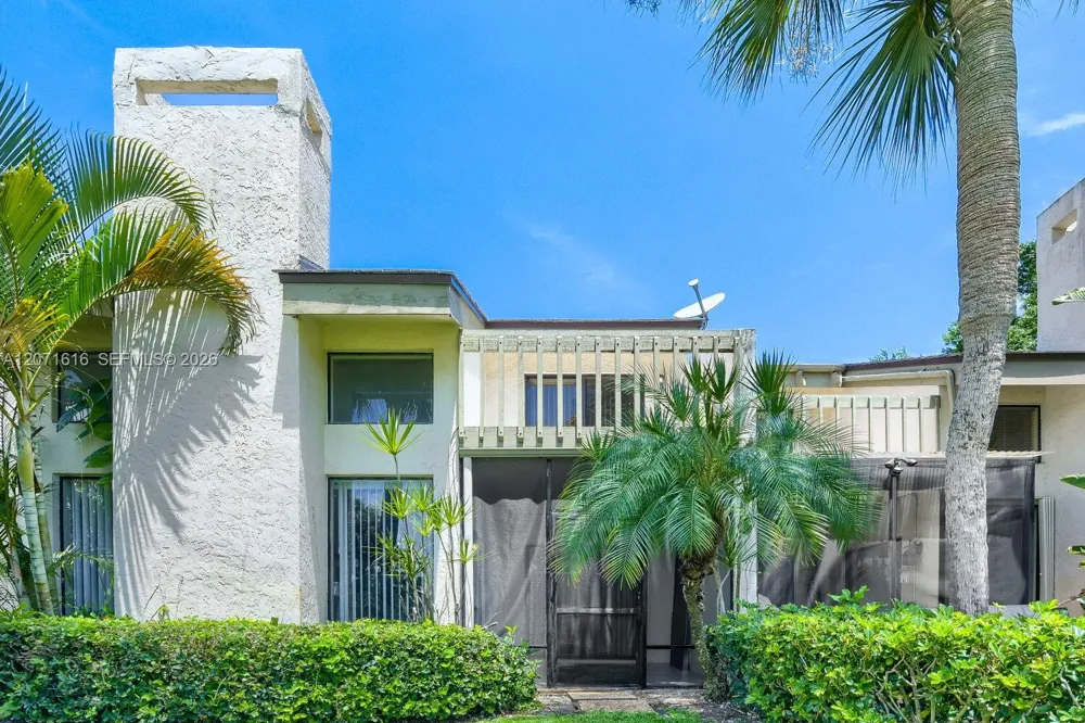 5988 Glendale Boca Raton, FL 33433