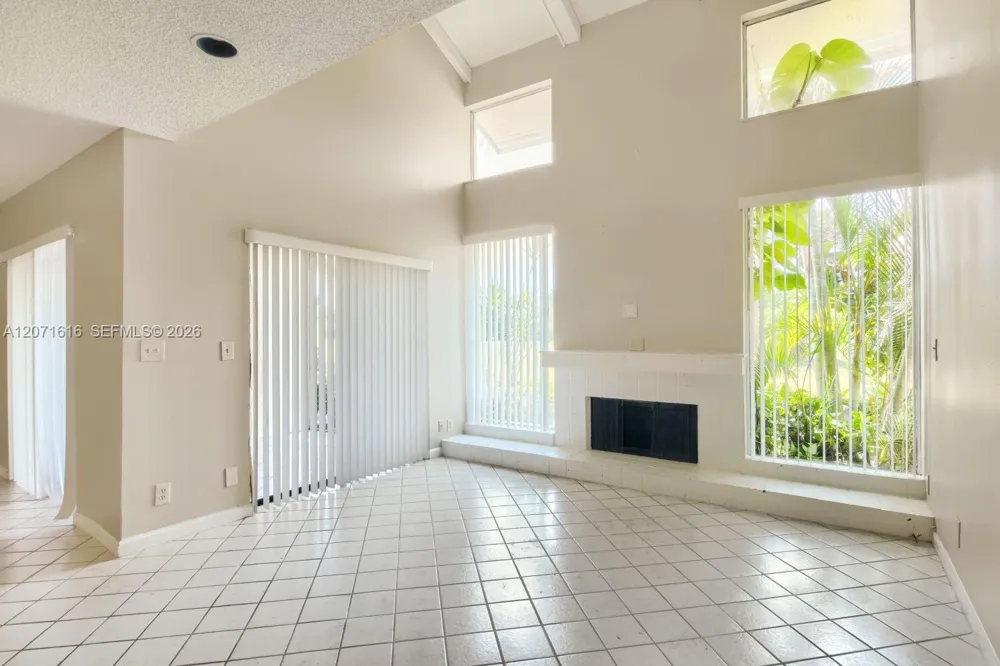 5988 Glendale Boca Raton, FL 33433