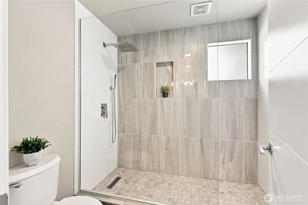 6121 NE 175th Street #A402 Kenmore, WA 98028