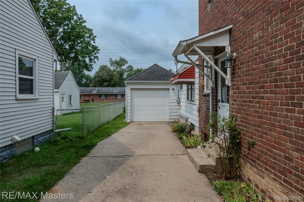 29386 Walnut Street Flat Rock City, MI 48134