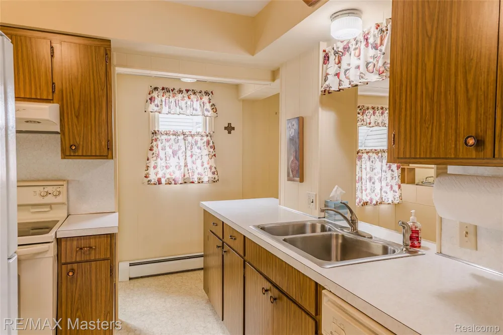 29386 Walnut Street Flat Rock City, MI 48134