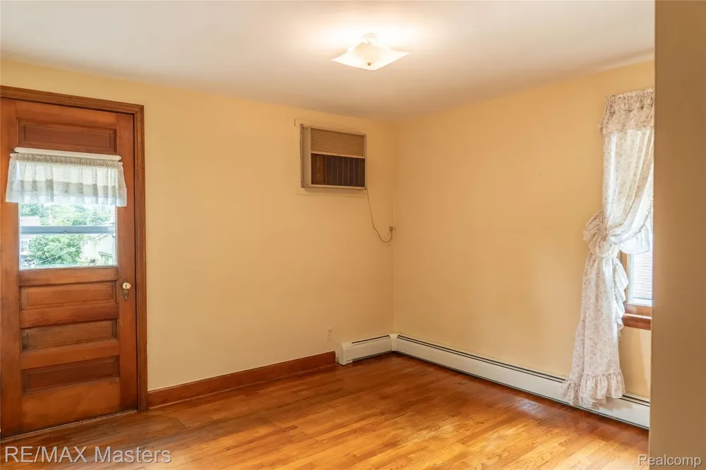 29386 Walnut Street Flat Rock City, MI 48134