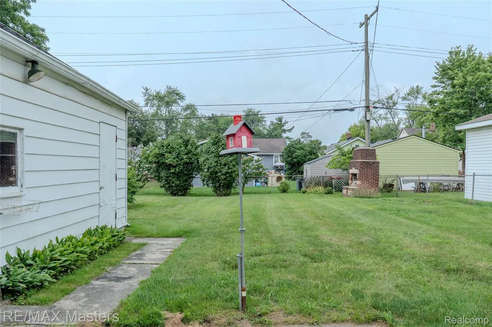 29386 Walnut Street Flat Rock City, MI 48134