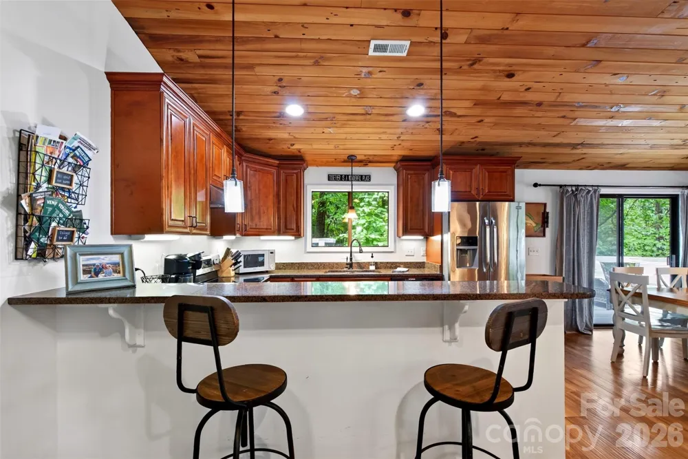 2 Bear Rock Loop Road Hendersonville, NC 28739