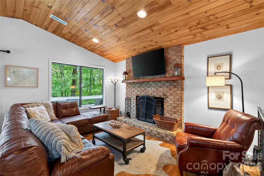 2 Bear Rock Loop Road Hendersonville, NC 28739
