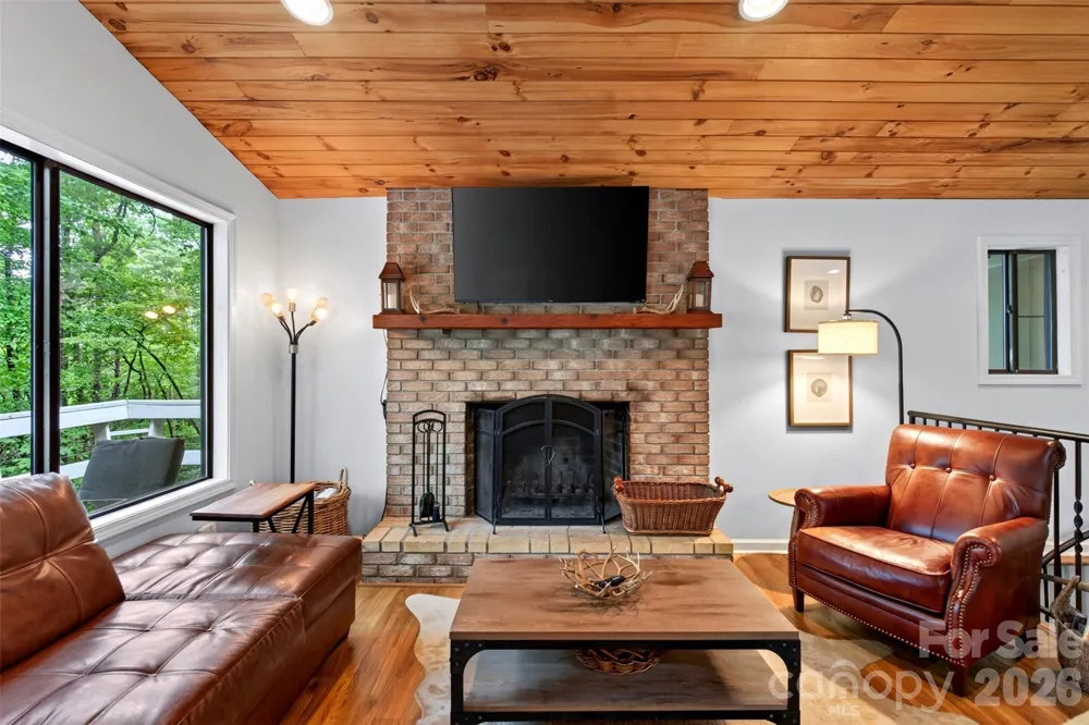 2 Bear Rock Loop Road Hendersonville, NC 28739