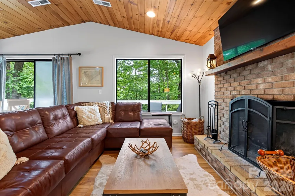 2 Bear Rock Loop Road Hendersonville, NC 28739
