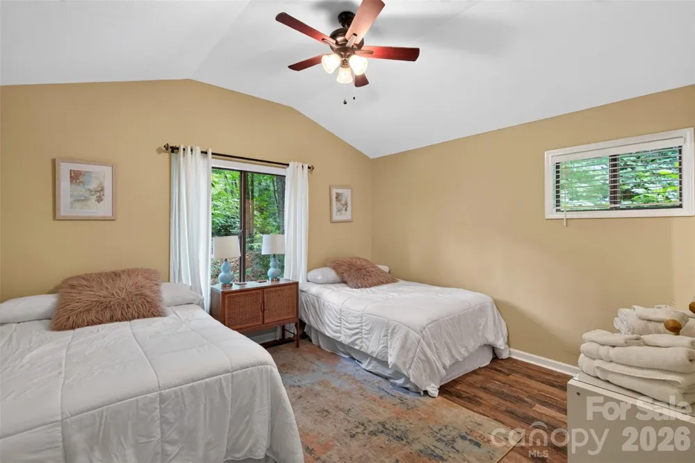 2 Bear Rock Loop Road Hendersonville, NC 28739