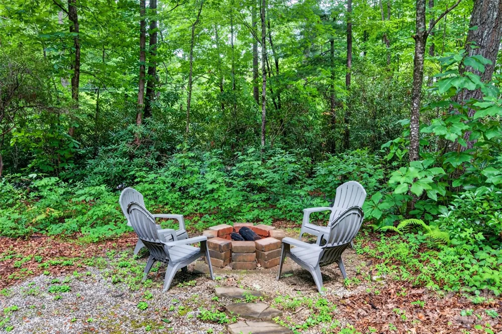 2 Bear Rock Loop Road Hendersonville, NC 28739