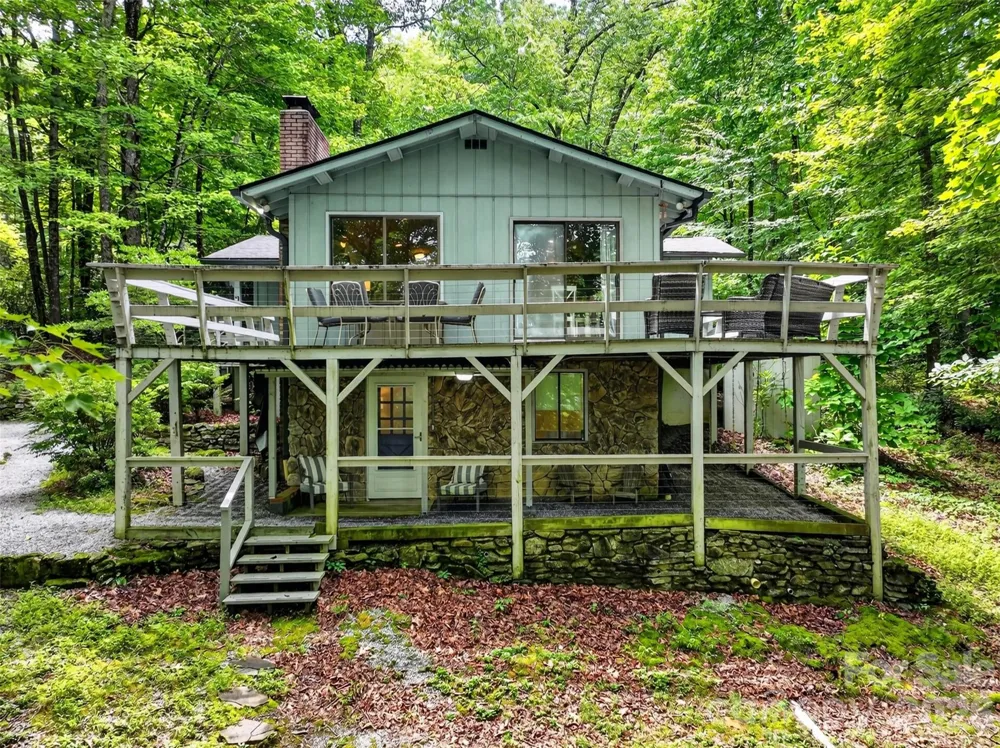 2 Bear Rock Loop Road Hendersonville, NC 28739