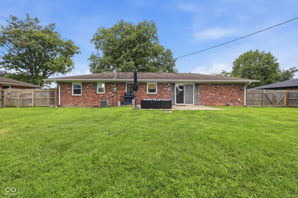 1227 Bluff Plainfield, IN 46168
