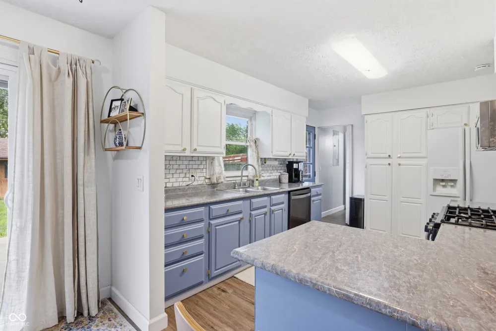 1227 Bluff Plainfield, IN 46168