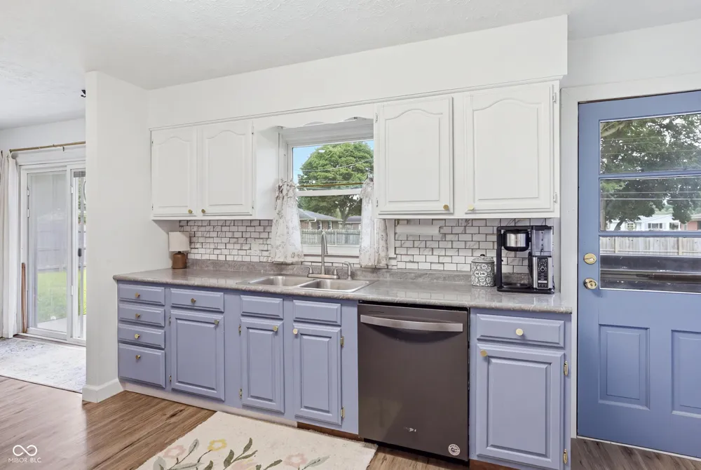 1227 Bluff Plainfield, IN 46168