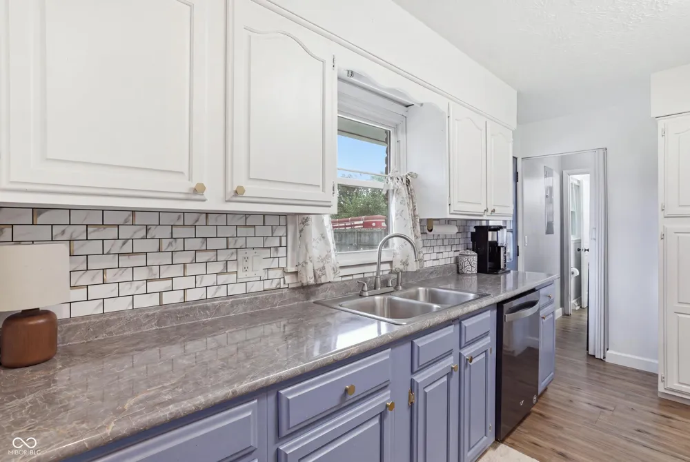 1227 Bluff Plainfield, IN 46168
