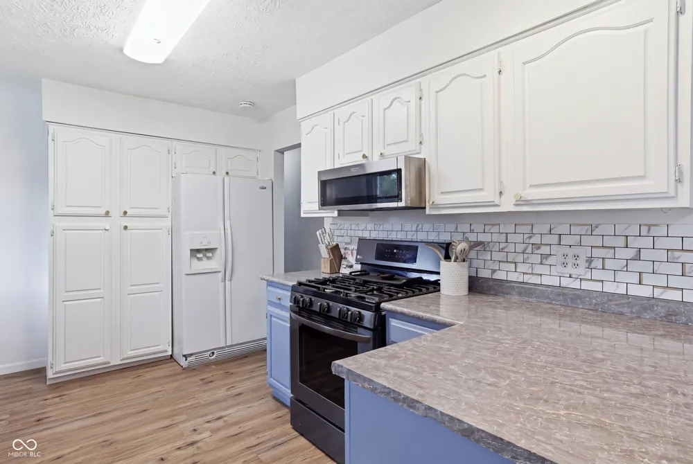 1227 Bluff Plainfield, IN 46168