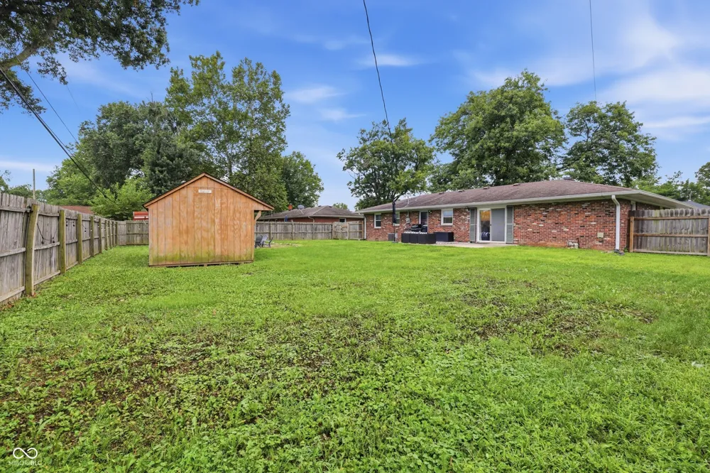 1227 Bluff Plainfield, IN 46168