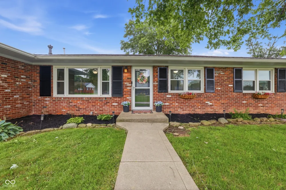 1227 Bluff Plainfield, IN 46168