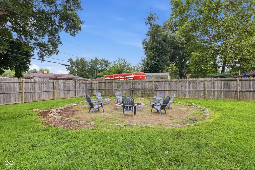 1227 Bluff Plainfield, IN 46168