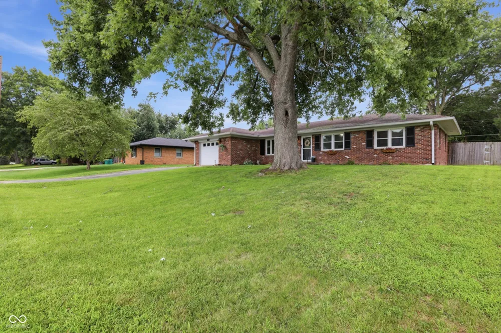 1227 Bluff Plainfield, IN 46168