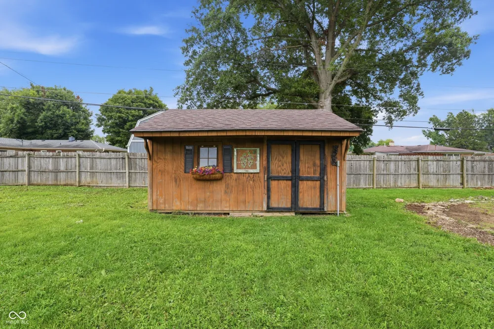 1227 Bluff Plainfield, IN 46168