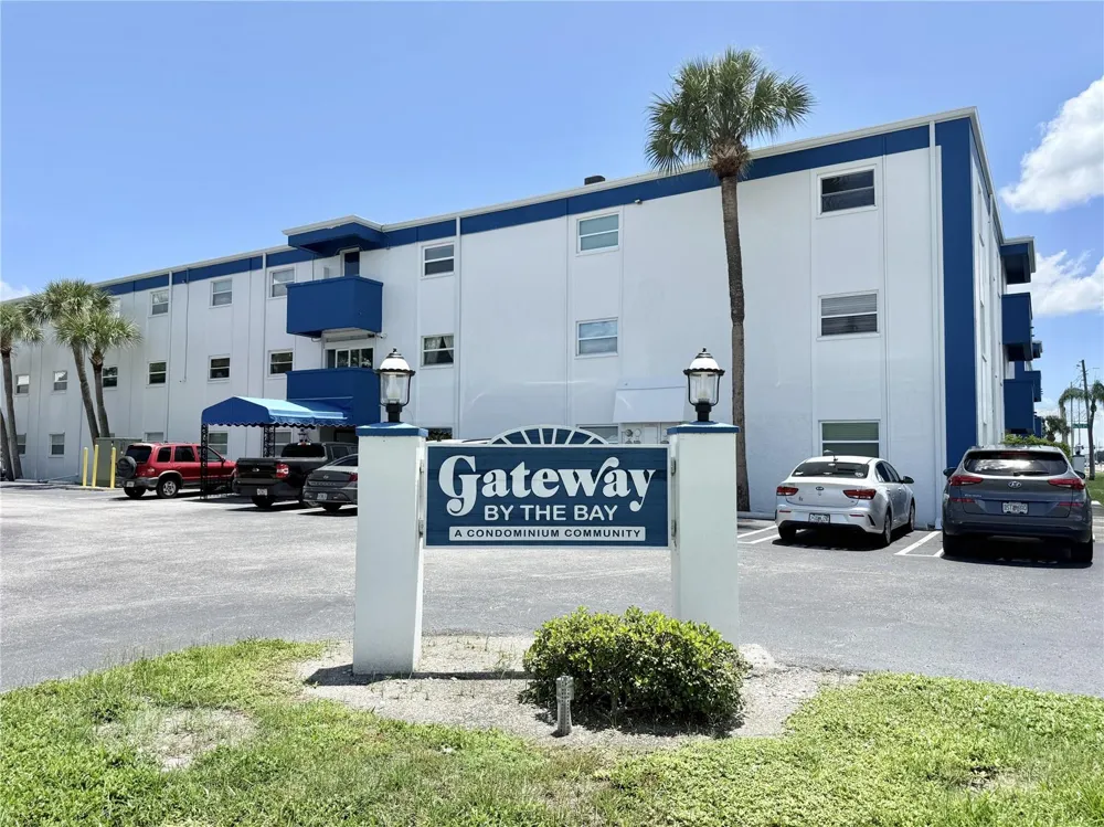 350 79TH AVE N #102 St Petersburg, FL 33702