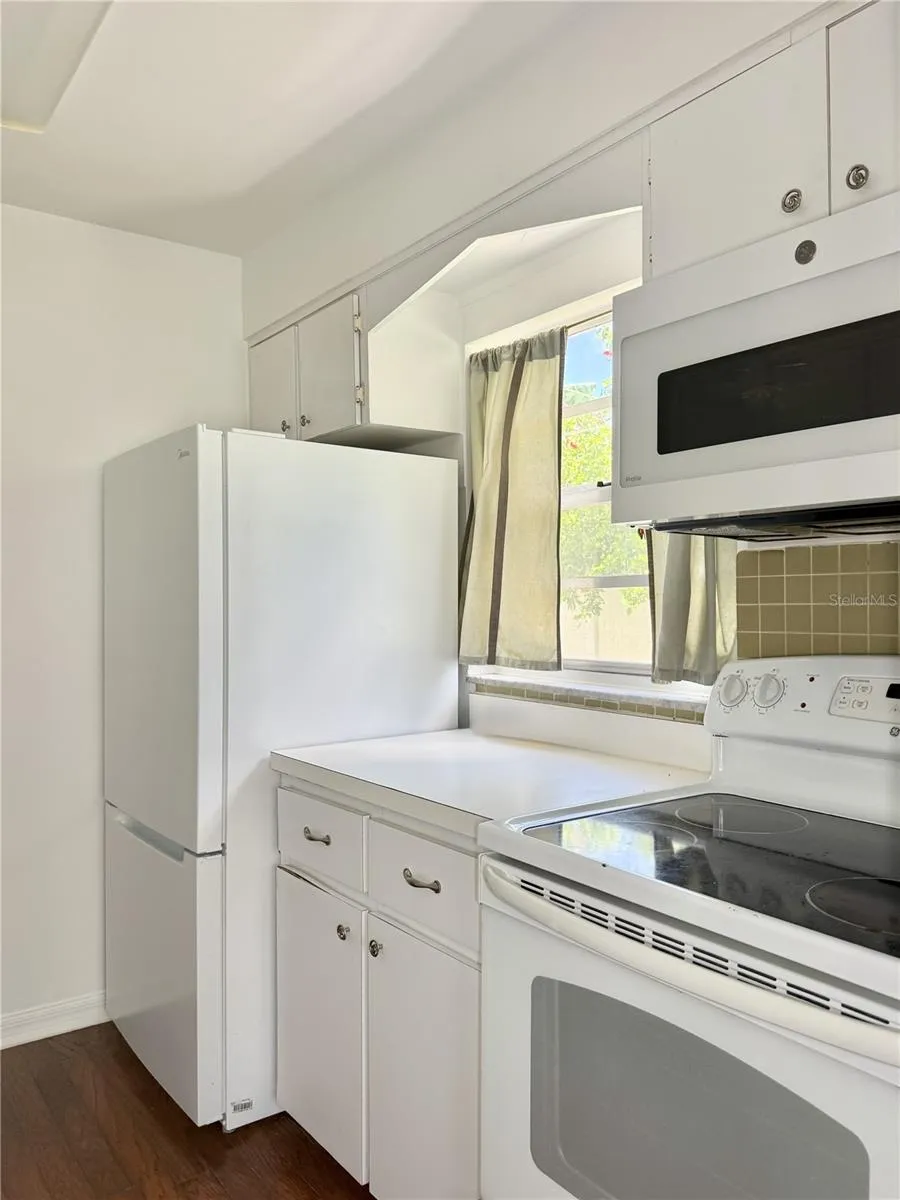 350 79TH AVE N #102 St Petersburg, FL 33702
