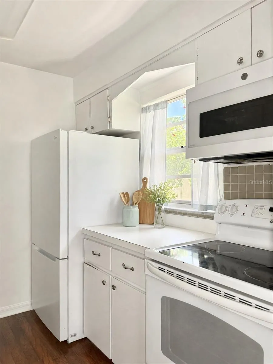 350 79TH AVE N #102 St Petersburg, FL 33702