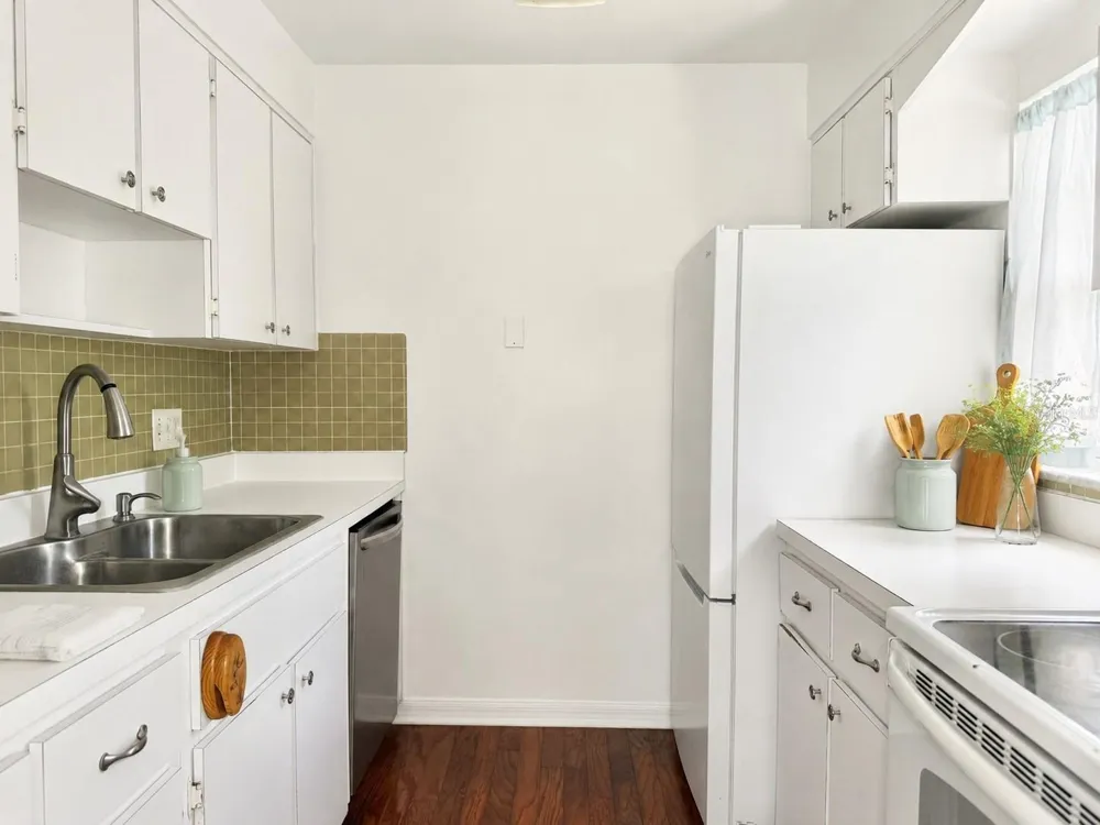 350 79TH AVE N #102 St Petersburg, FL 33702