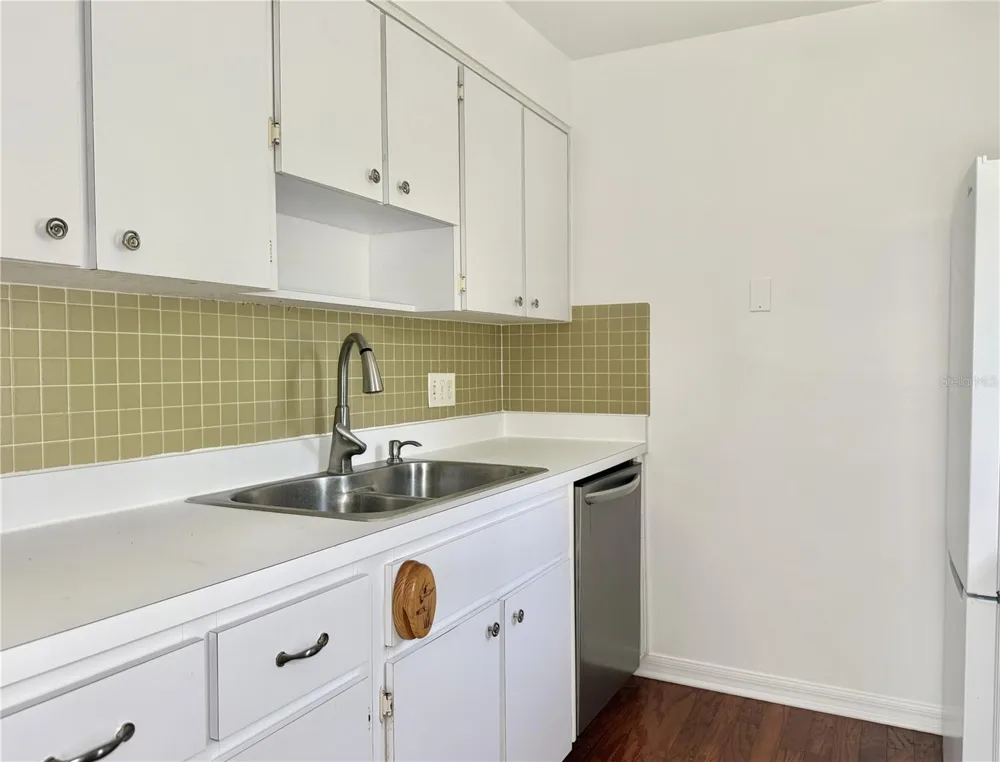 350 79TH AVE N #102 St Petersburg, FL 33702